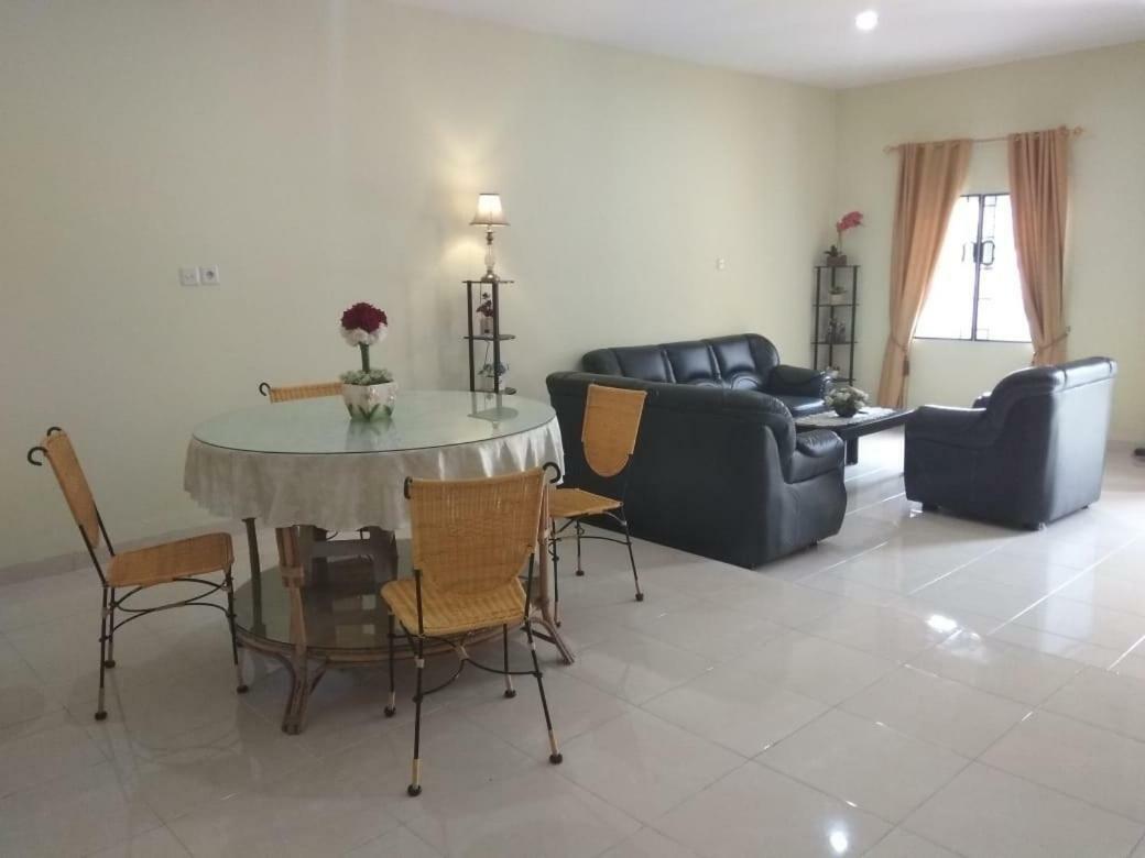 Villa Brastagi Resort Jalan Mimpin Tua Blok C No. 41 Берастаги Экстерьер фото